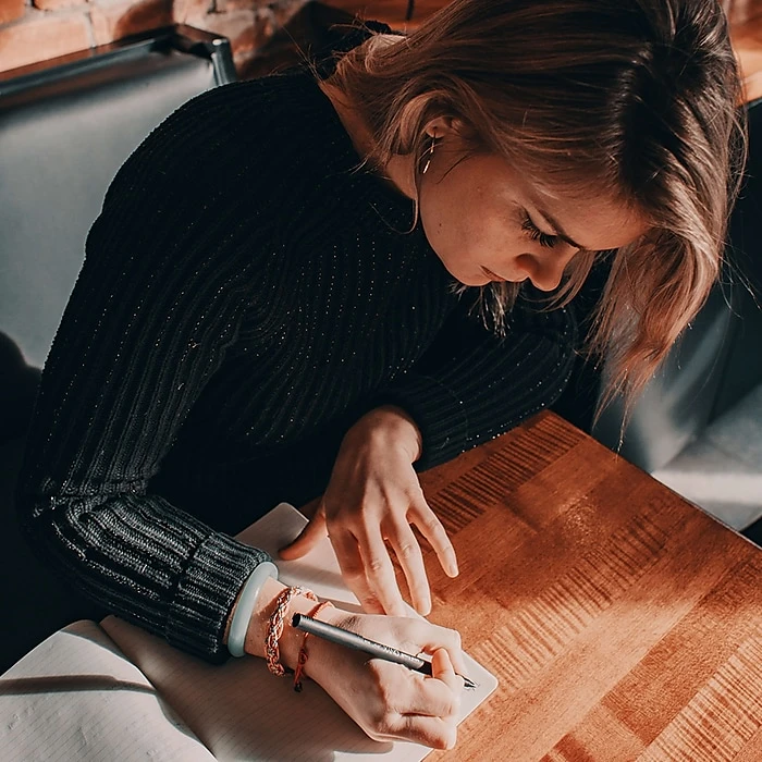 Uni-ball Uniball Onyx Rollerball Pen, Fine Point, 0.7mm, Red Ink, Dozen (60144) 8 Uni-ball Uniball Onyx Rollerball Pen, Fine Point, 0.7mm, Red Ink, Dozen (60144) - Image 6